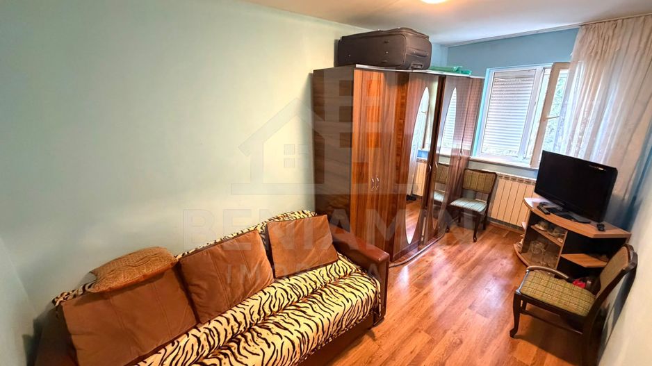 Apartament cu 3 camere - Craiovita Noua - etaj intermediar - Poză 5