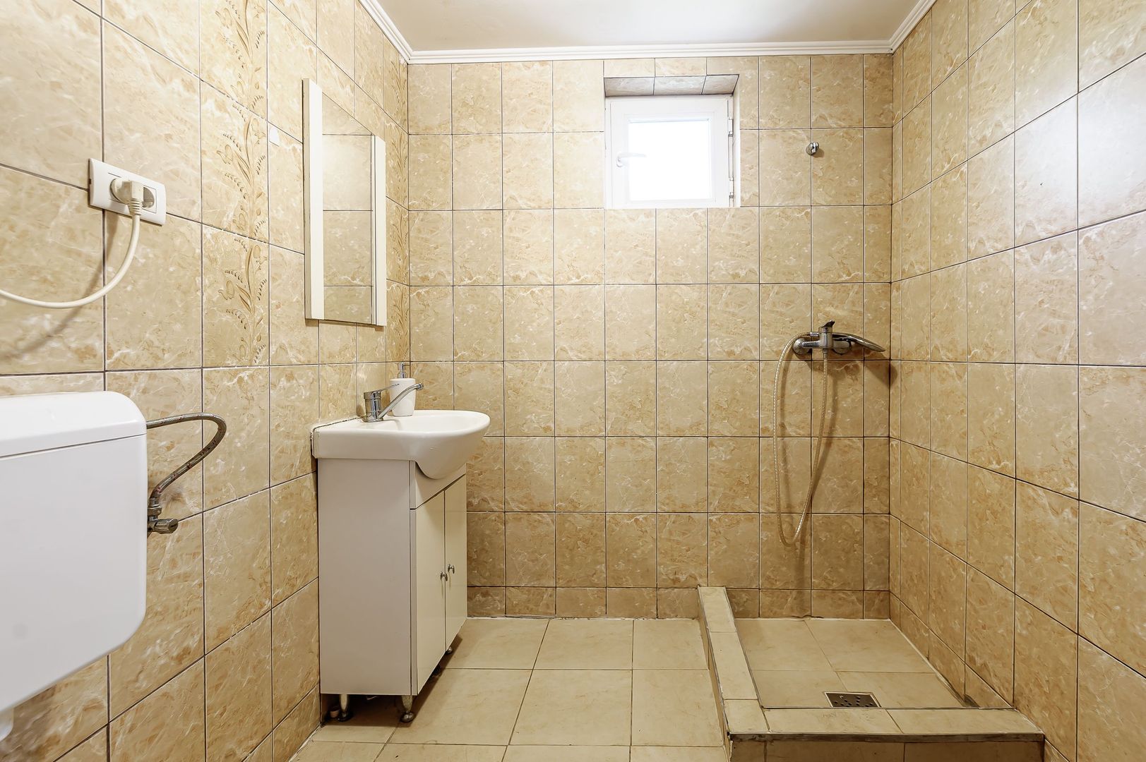 Casă cu 2 corpuri de clădire în Pecica, Arad. - Poză 18