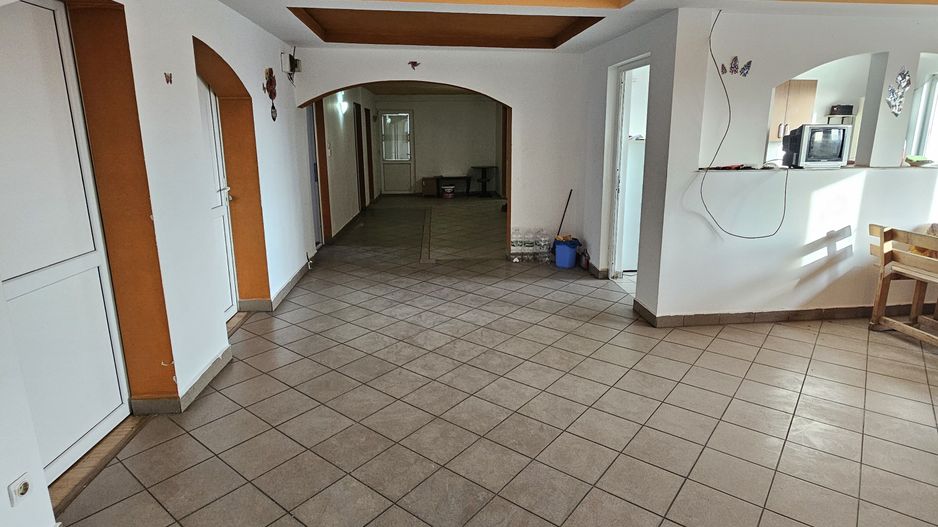 Spatiu comercial/camere cazare - 7 camere 135 mp Baicoi Prahova! - Poză 19