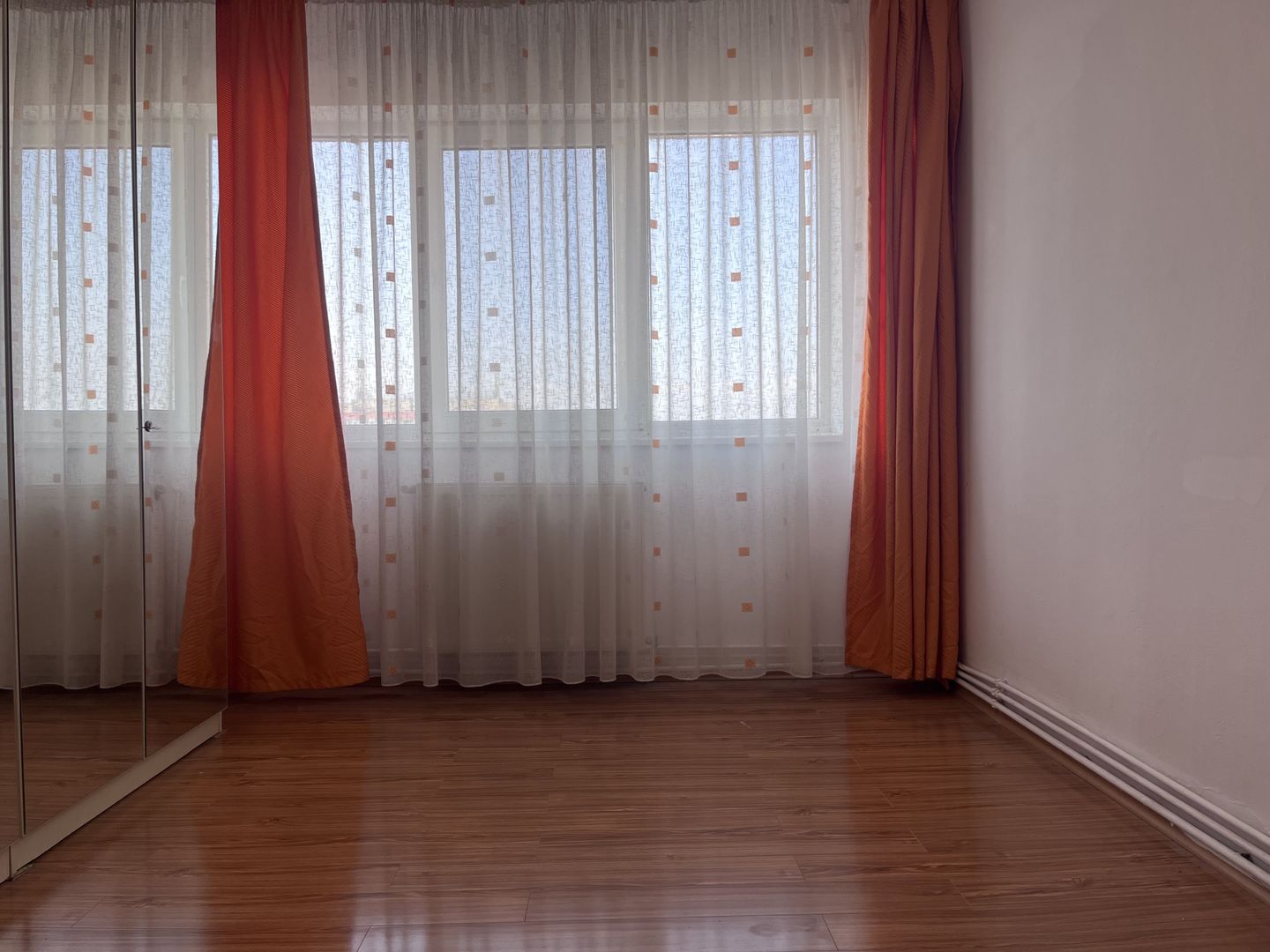 Zonă bună! Vânzare apartament cu 3 camere, micro 6- Târgoviște! - Poză 4