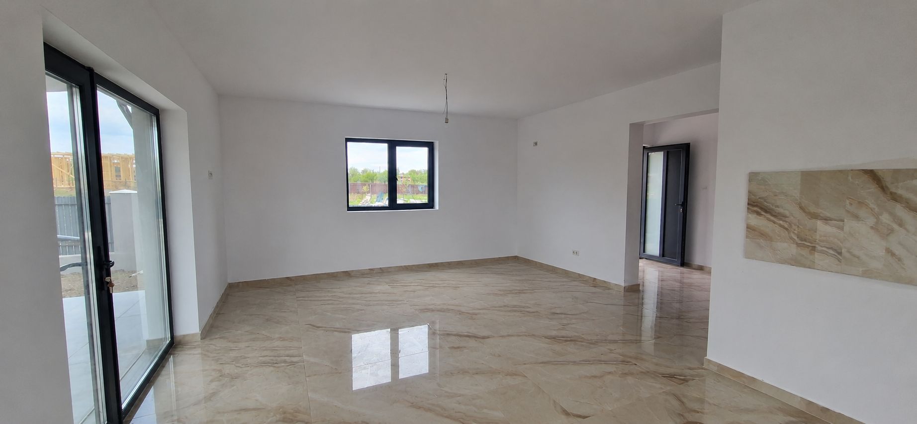 Casa plan parter 3 camere 70 mp/teren 400 mp Ciurbesti 149000 euro - Poză 3