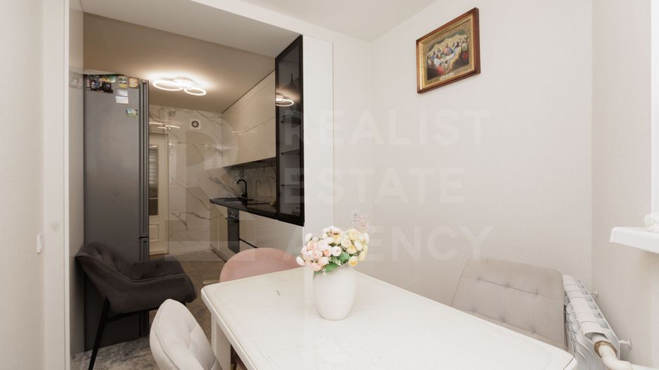 Apartament cu 4 camere spre vânzare, strada Romană, Centru - Poză 4