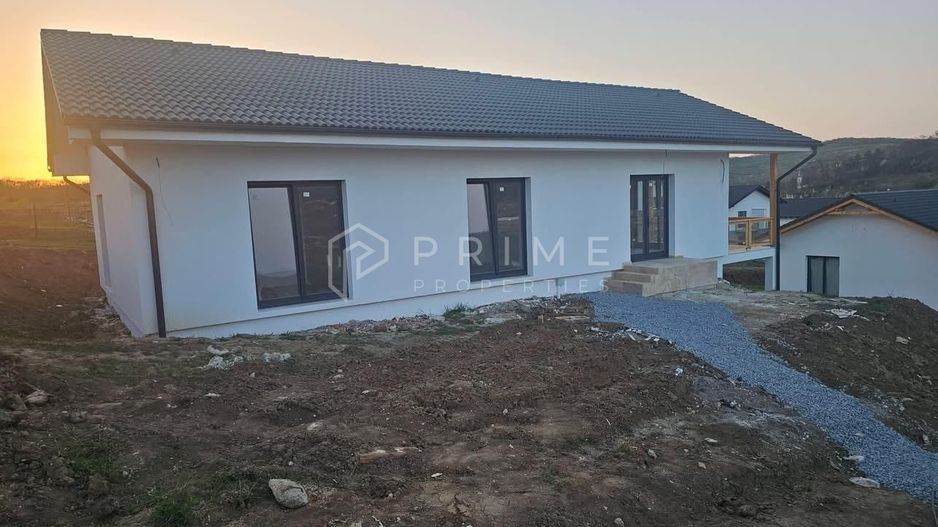 Vilă chalet modern cu perete panoramic de sticlă - Livezeni, Mureș - Poză 3