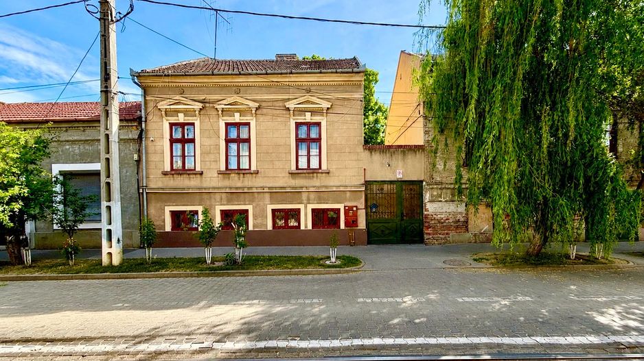 Casă D+P, zona Boul Roșu, pretabilă spații de cazare/birouri - Poză 1