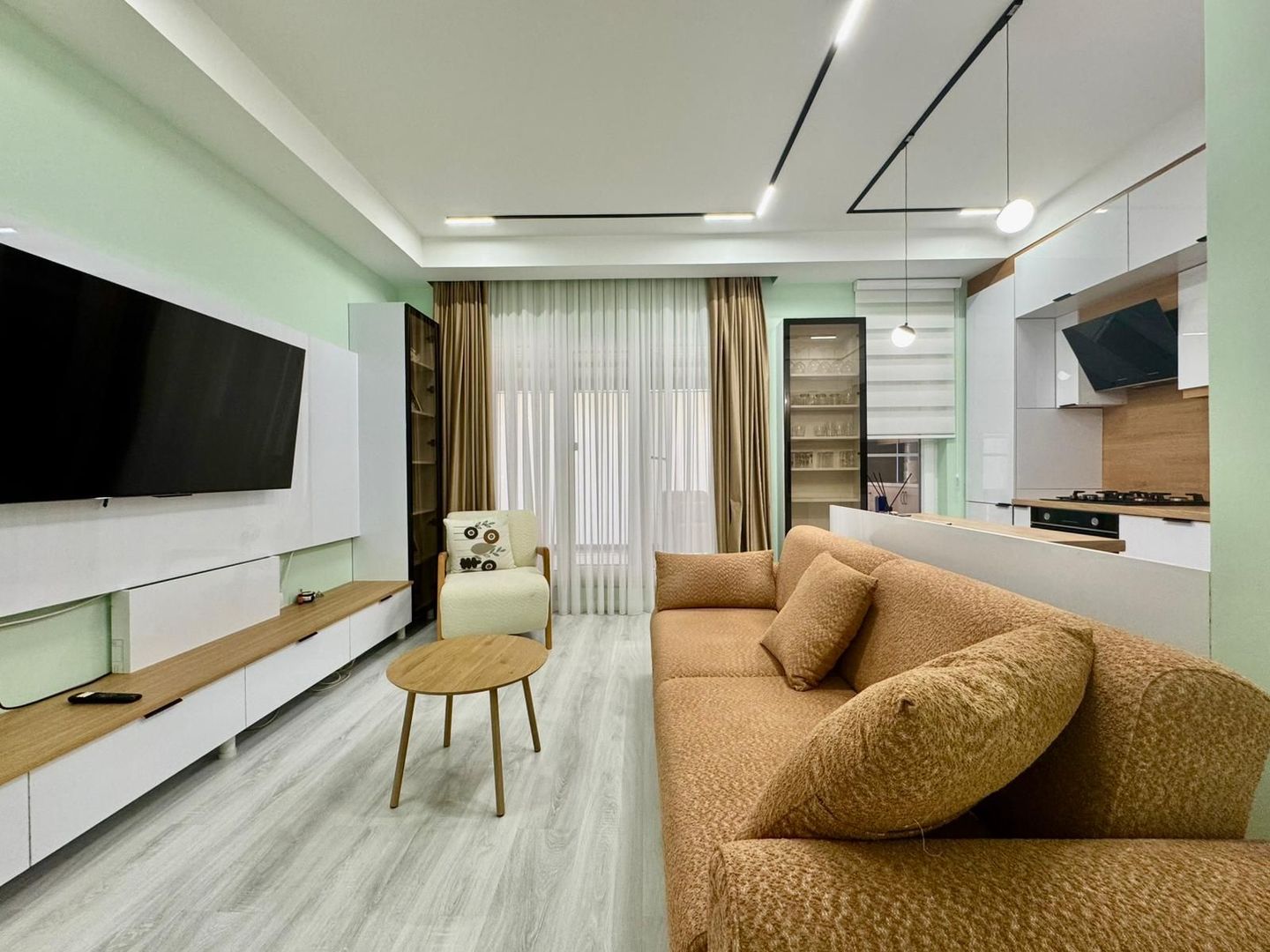 COSMOPOLIS - Apartament cu 3 camere si gradina, mobilat si utilat. - Poză 1