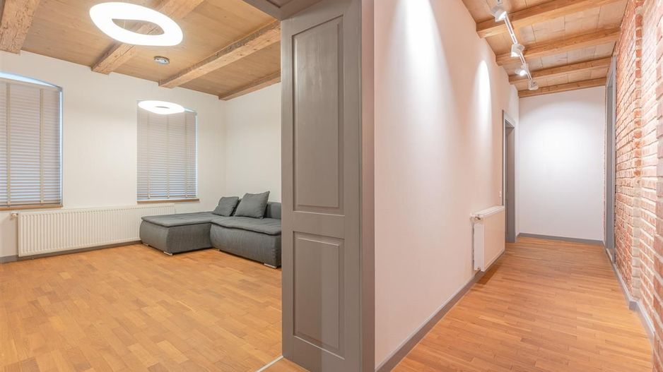 Locuință de 71 mp renovată integral și complet utilată, în casă - Poză 1