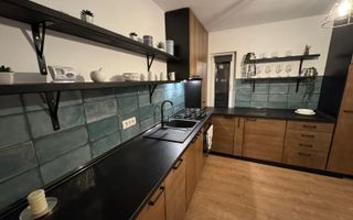 Apartament cu 2 camere, curte 120 mp, 2 locuri de parcare. - Poză 1