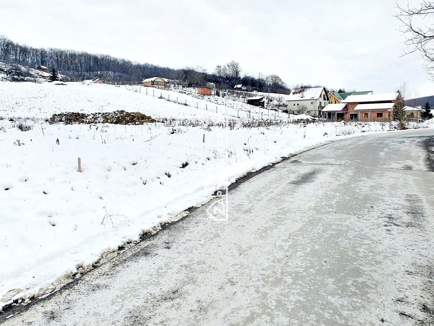 Teren intravilan 1.500 mp. Corunca Valea Iubirii 65 euro mp - Poză 5