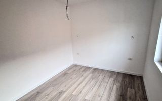 Duplex de vanzare cu 4 camere,2 bai,250 mp teren-Mosnita Veche zona Centrala. - Poză 12