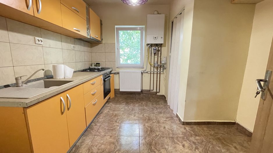 Apartament cu trei camere în bloc izolat -zona Aradului - Poză 9