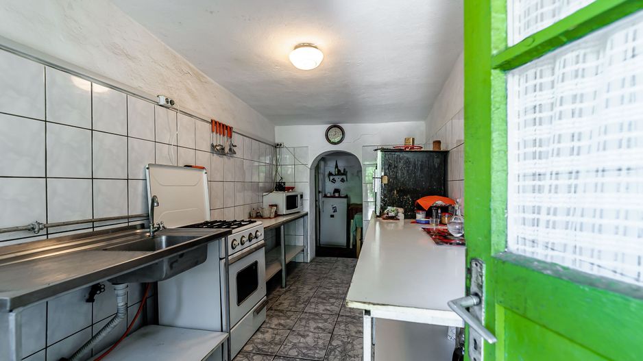 PRET NOU!!! Casa in Parneava - Poză 7