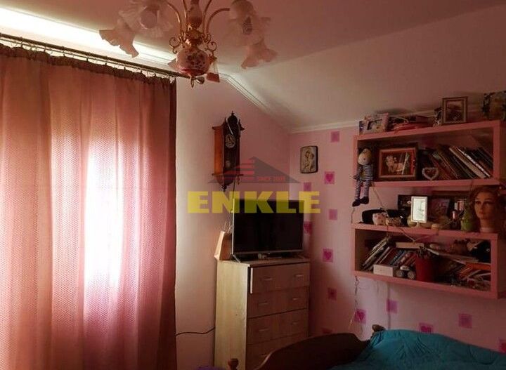 Casa , P+1+teren, 700 mp,zona Calea Nationala ,pret 320000 Euro Negociabil - Poză 3