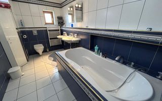 Vila individuala de lux de inchiriat, in cartier Gruia aproape de Cetatuie! - Poză 29