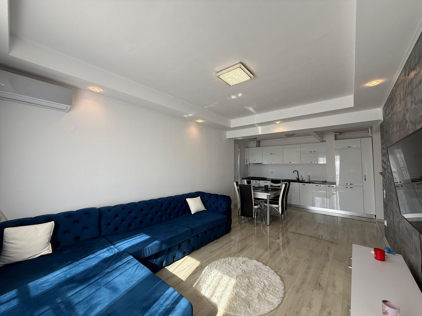 COSMOPOLIS - Apartament cu 2 camere, mobilat si utilat. - Poză 2