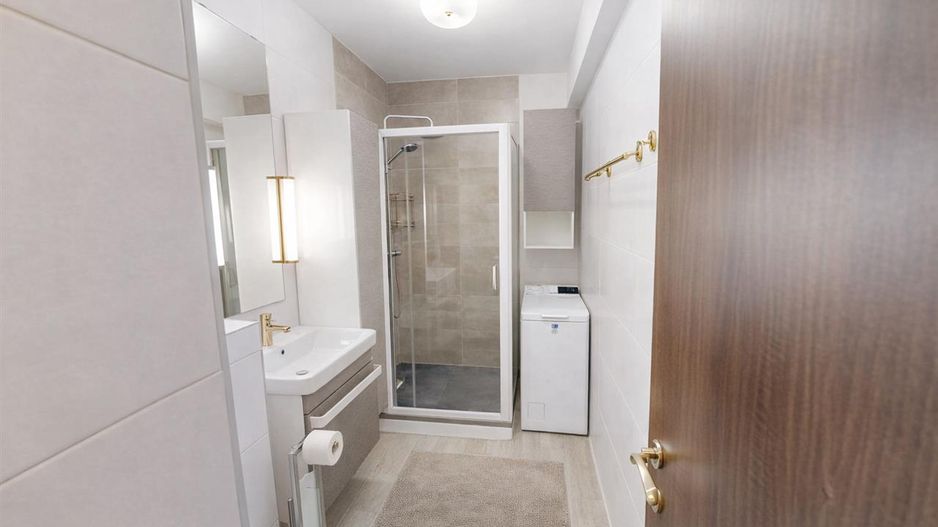 Spatialitate si confort: apartament 4 camere, Central, Brasov - Poză 7
