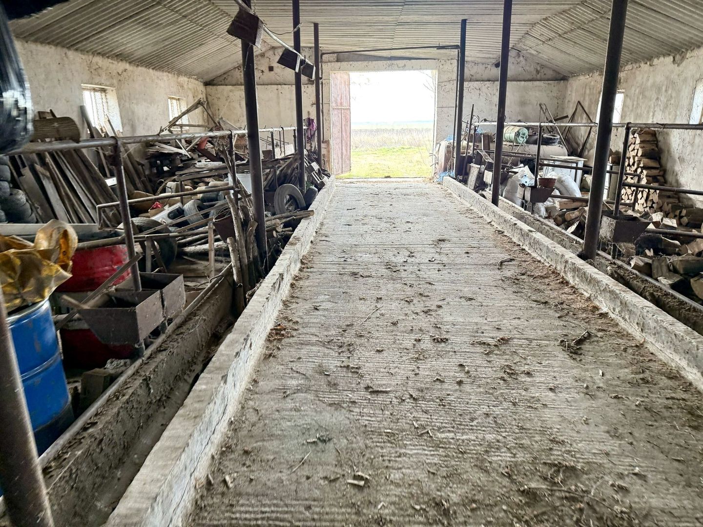 Pret redus Teren generos cu grajd nou in Varsand - Poză 6