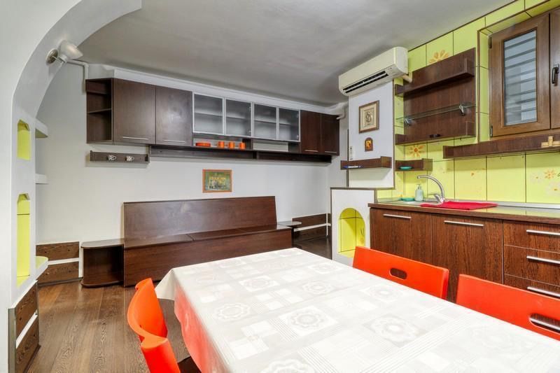 Ion Neculce | Apartament 5 camere în vilă monument - Poză 10