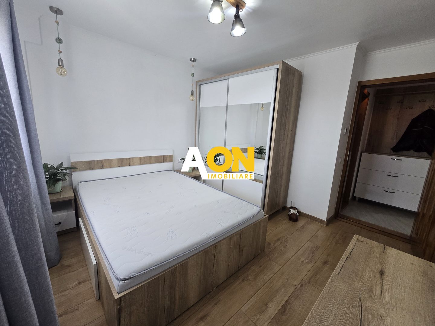 Apartament 2 Camere Decomandat Cetate, Complet Renovat si Mobilat - Poză 2