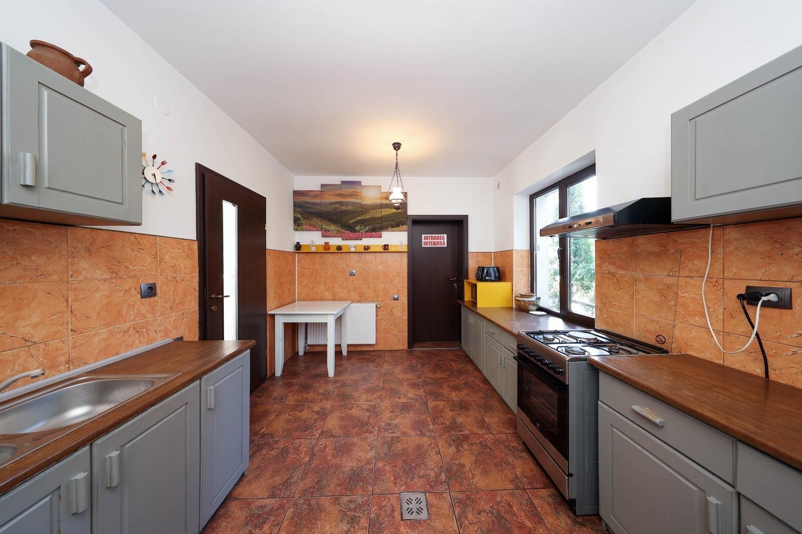 Vilă spațioasă de vânzare în Predeluț, Bran | 2000mp - Poză 12