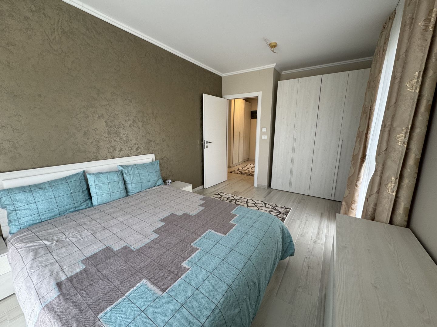 Apartament cu 2 camere mobilat si utilat de lux - Poză 6
