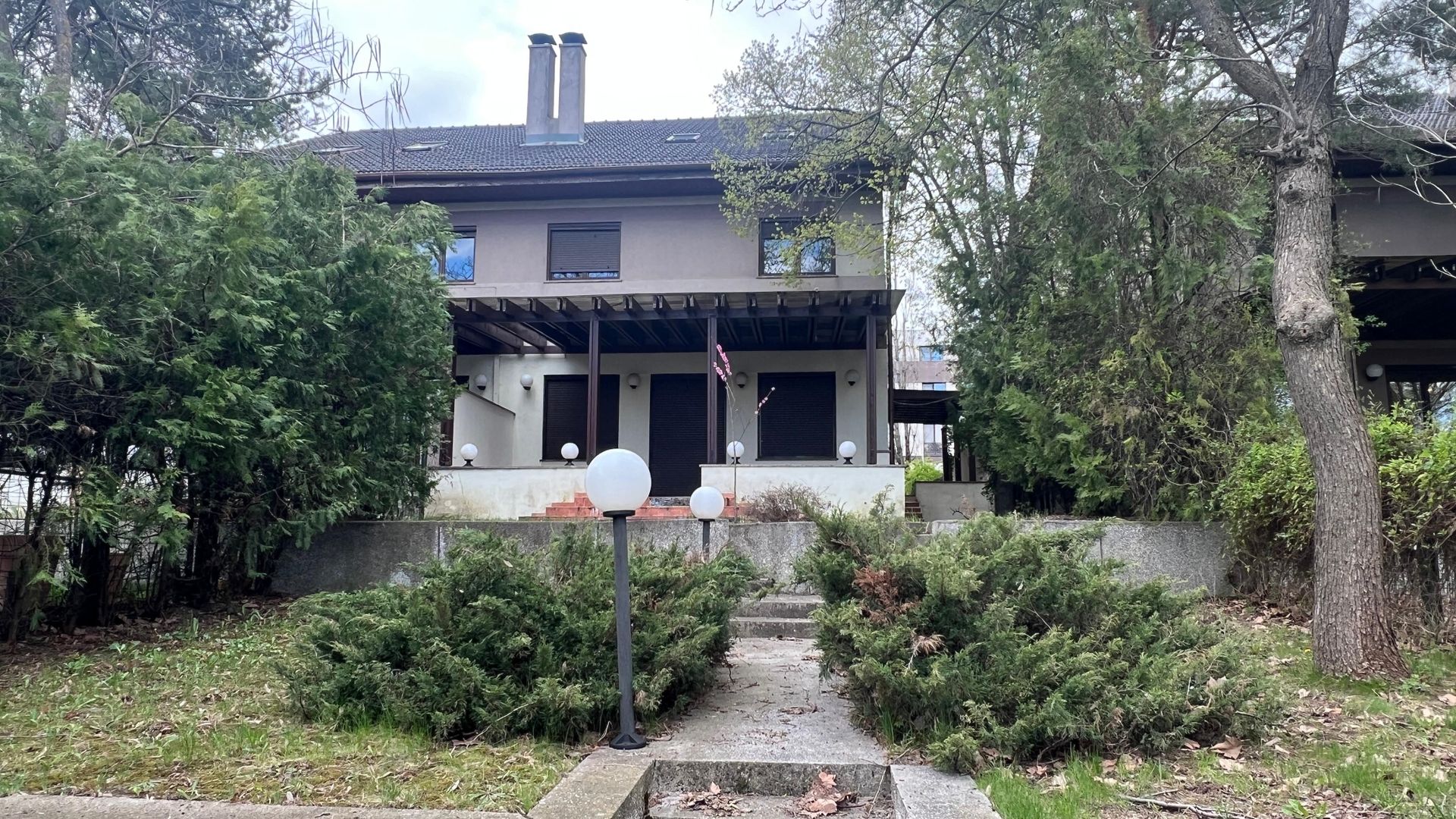 Vila 5 camere cu acces la lacul Baneasa | teren 400 mp - Poză 1