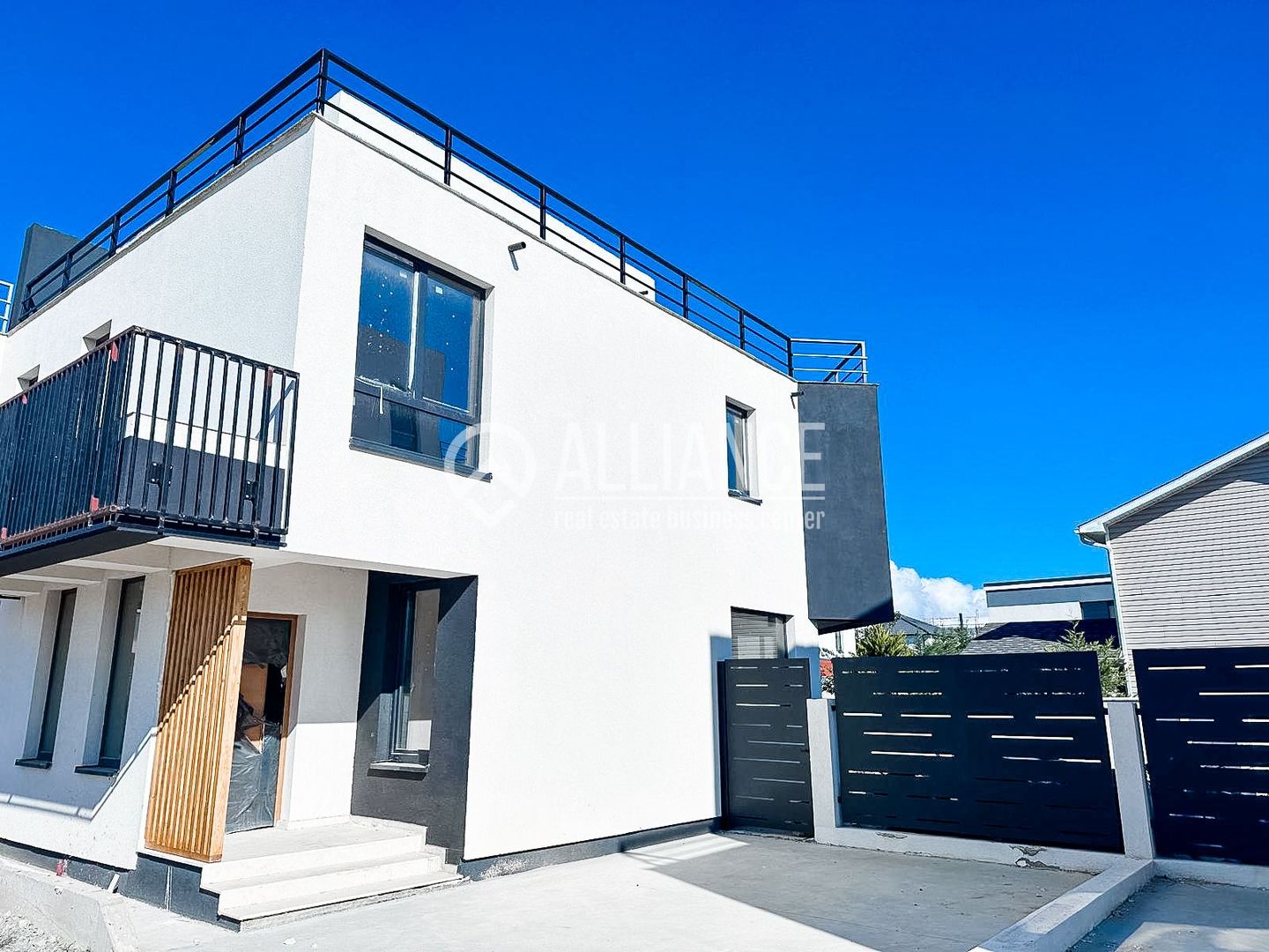 PALAZU MARE(COD 05) - Curte proprie. Vedere panoramică spre lac. - Poză 6