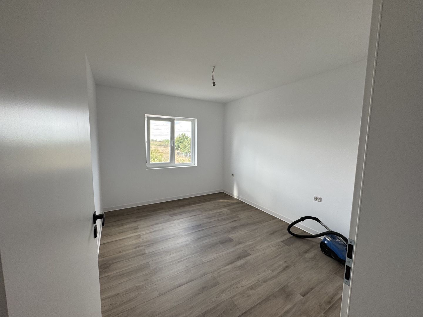 1\2 Duplex Utvin P+E,4Camere,2 Bai,Toate Utilitatile - Poză 7