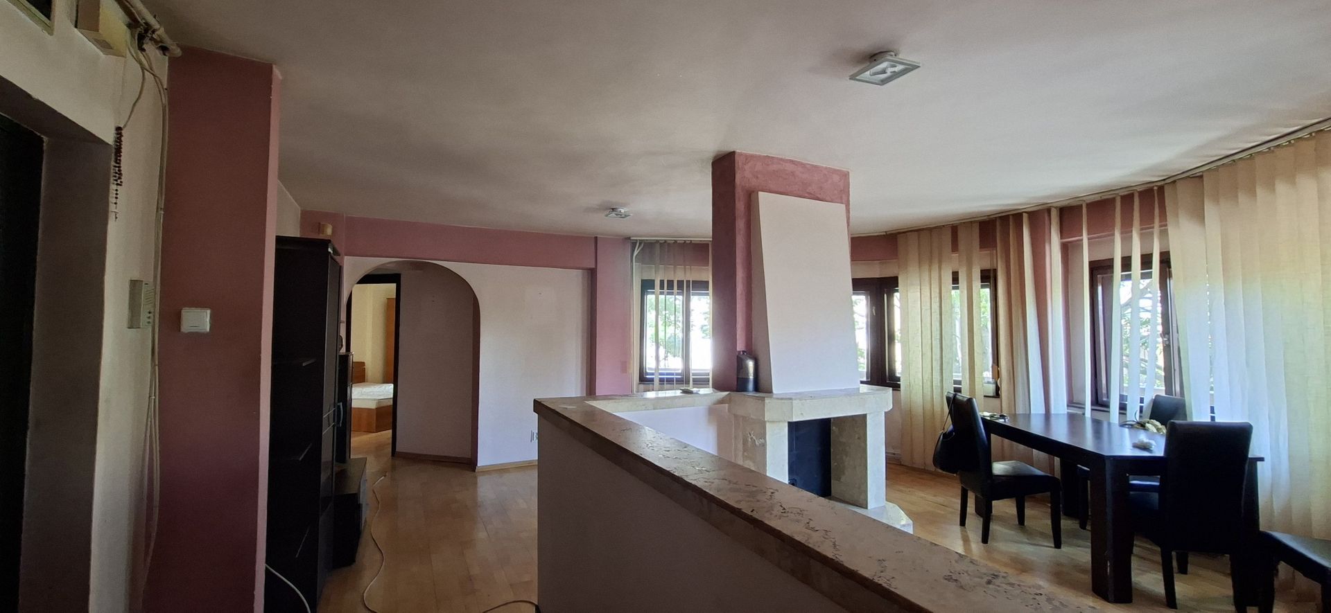 Apartament cu 3 camere - zona semicentrala - Poză 1