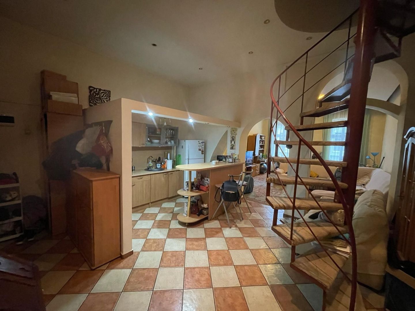 Apartament ultracentral, str V. Alecsandri, 110 mp utili. 174 900 E - Poză 2