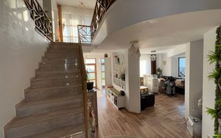 Vila 7 incaperi + 3 Anexe | 1800mp Teren | La Intrare in Dumbravita - Poză 1