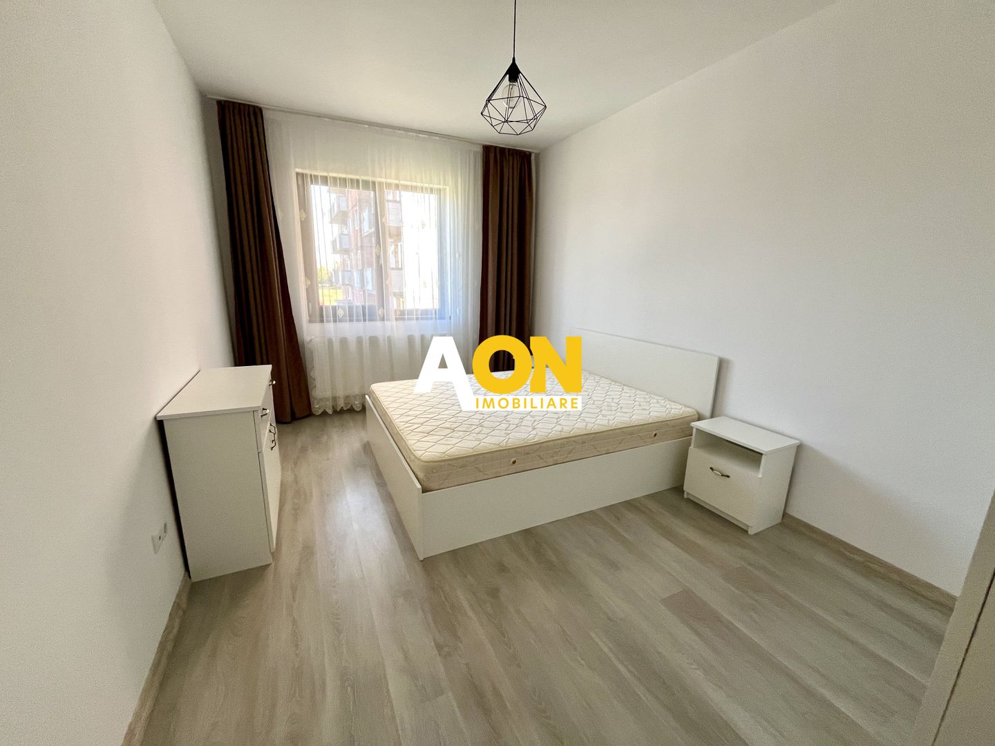 Apartament cu 3 Camere, Bloc Nou, Etaj 1, Zona Centru - Poză 5