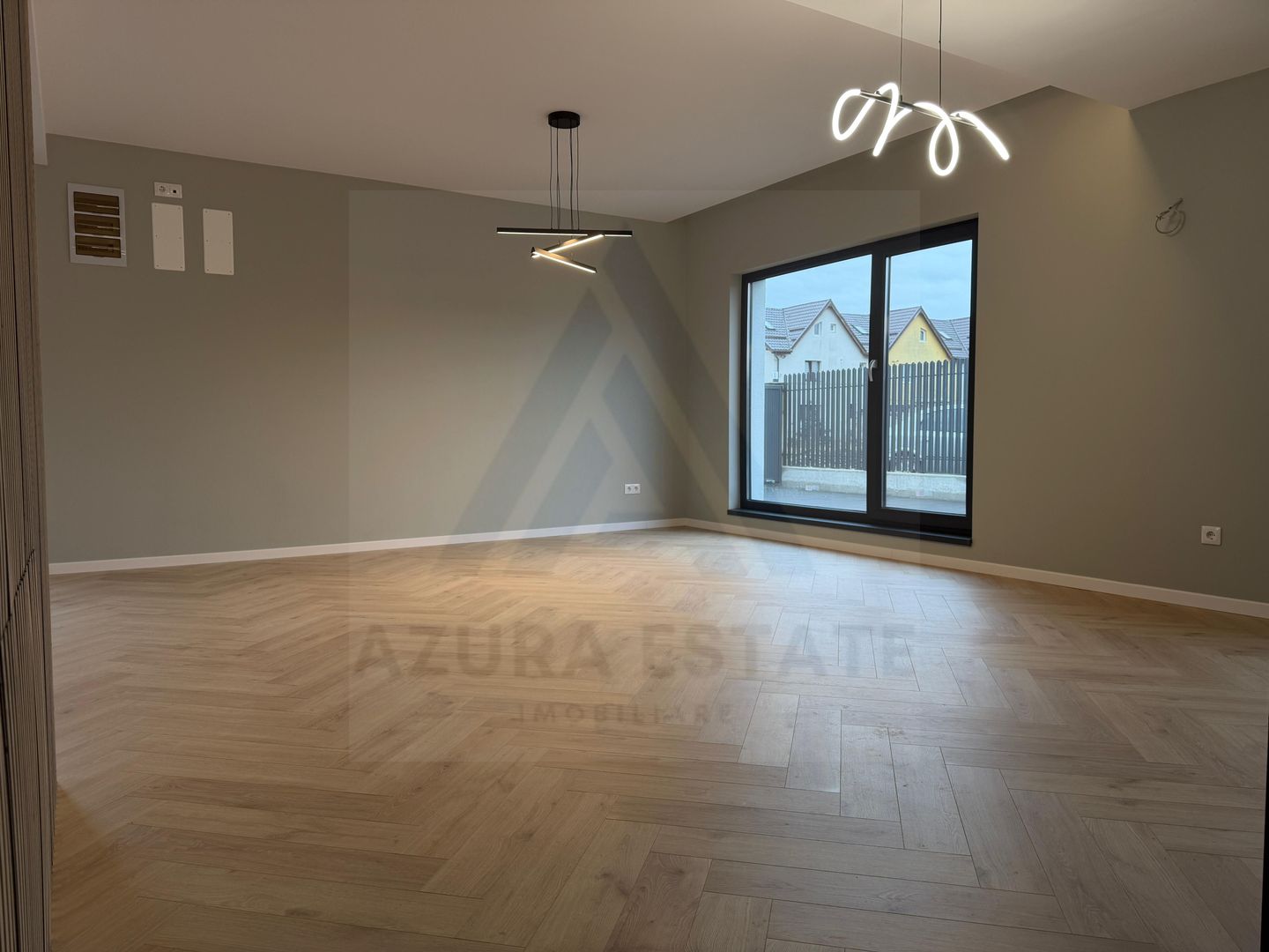 Apartament ultrafinisat 4 camere 3 bai si curte 200 mp in Arhitectilor - Poză 2