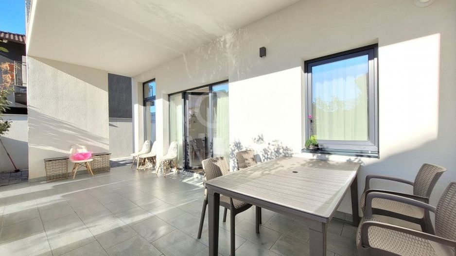 Apartament de vanzare, 3 camere cu gradina + 2 locuri de parcare -Selimbar - Poză 2
