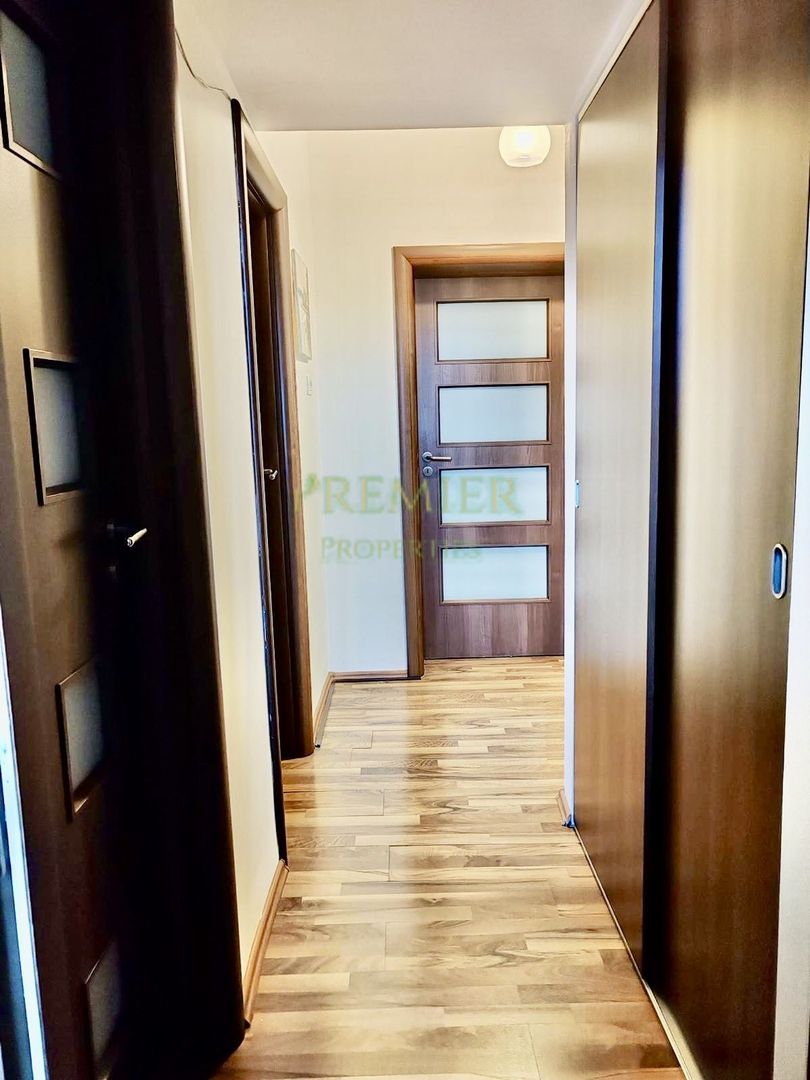 Bloc Rusesc Bucurestii noi vis a vis de metrou Bazilescu boxa - Poză 3