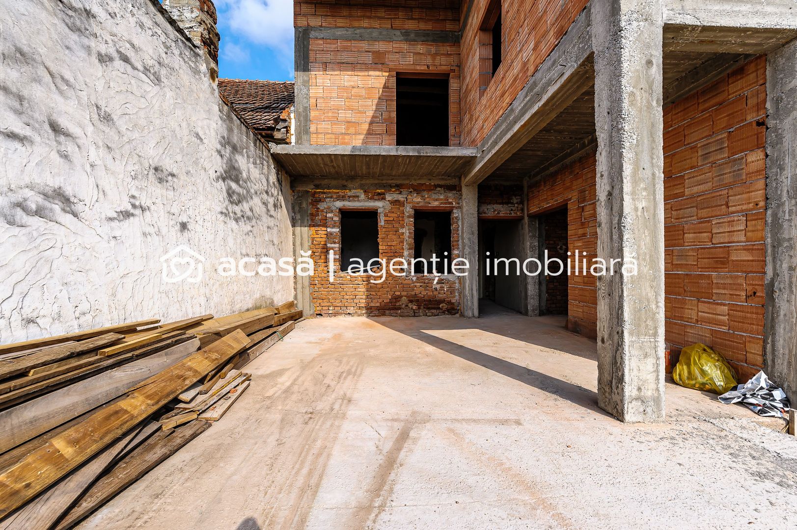 Casă la roșu în Aradul Nou. Zona Adam Müller-Guttenbrunn - Poză 4