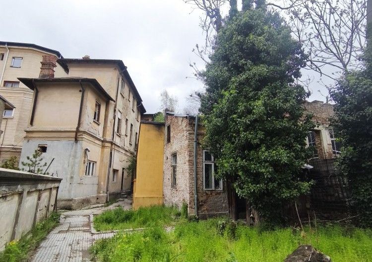 Casă cu farmec istoric în zonă protejată Rosetti, ideală pentru restaurare - Poză 17