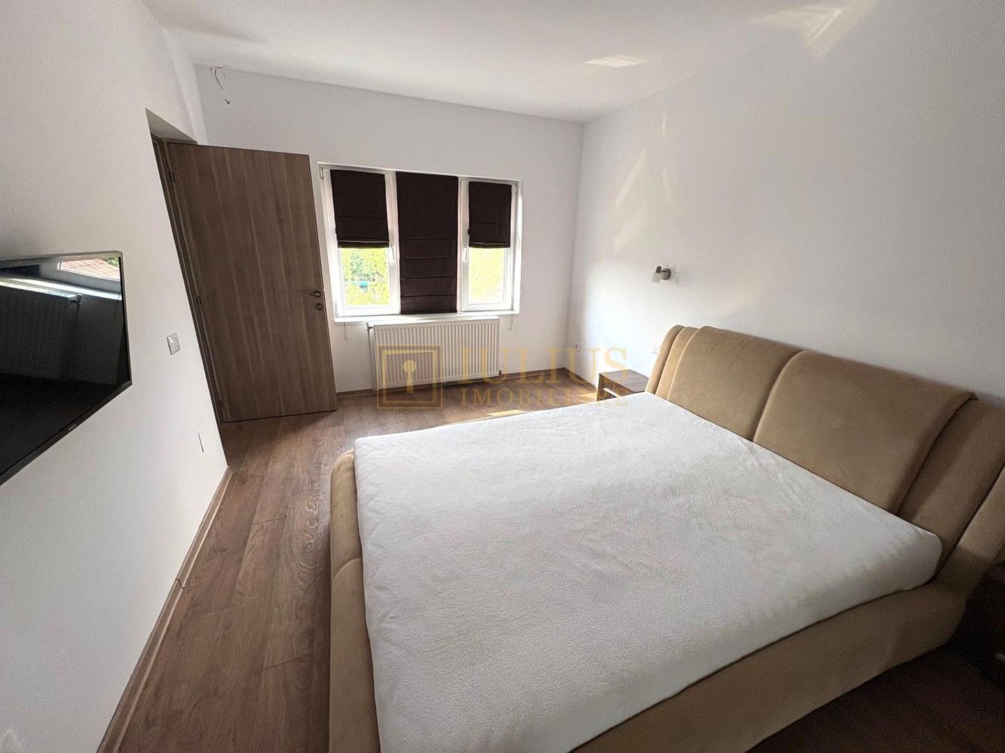 Apartament la curte, 2 băi, loc de parcare, zona linistita, dressing - Poză 5