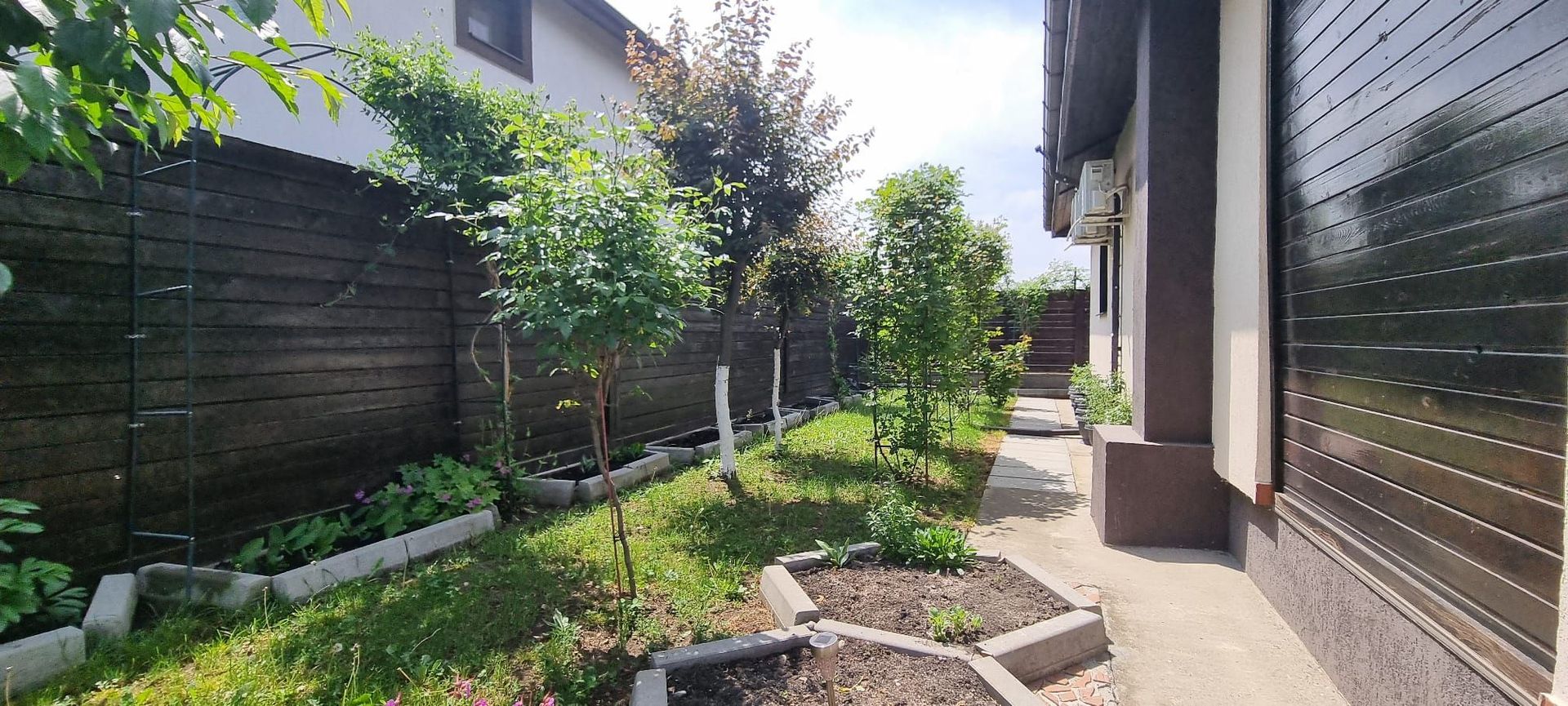 Parter cu structură pentru etaj, curte amenajată și organizare impeca - Poză 46