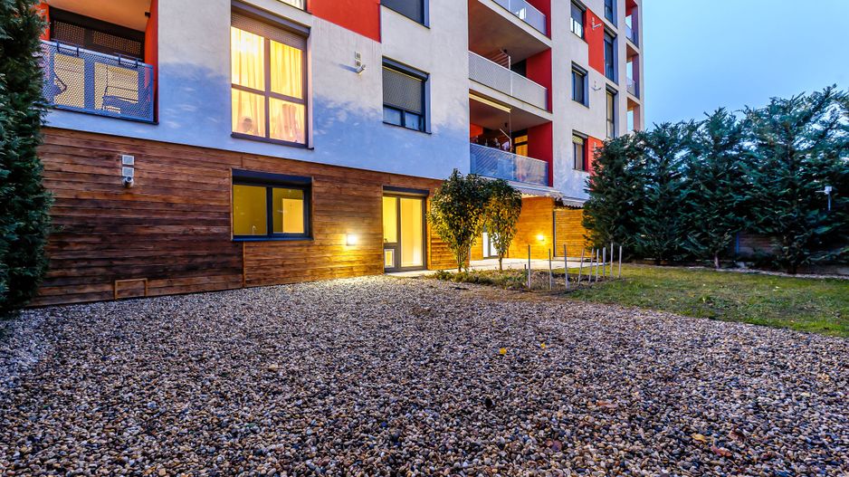 PROPRIETATE VANDUTA Apartament ARED spectaculos cu gradina si garaj - Poză 2
