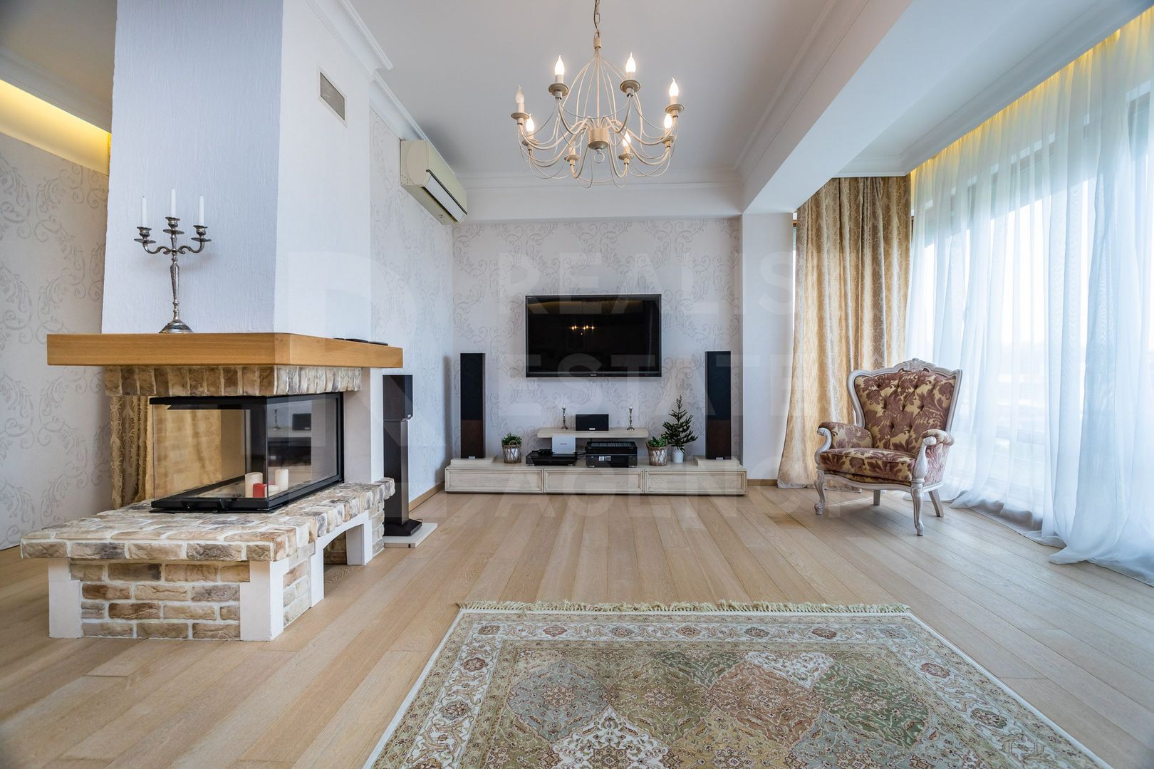 Chirie, apartament, 4 camere, strada Ciocîrliei, Telecentru - Poză 1