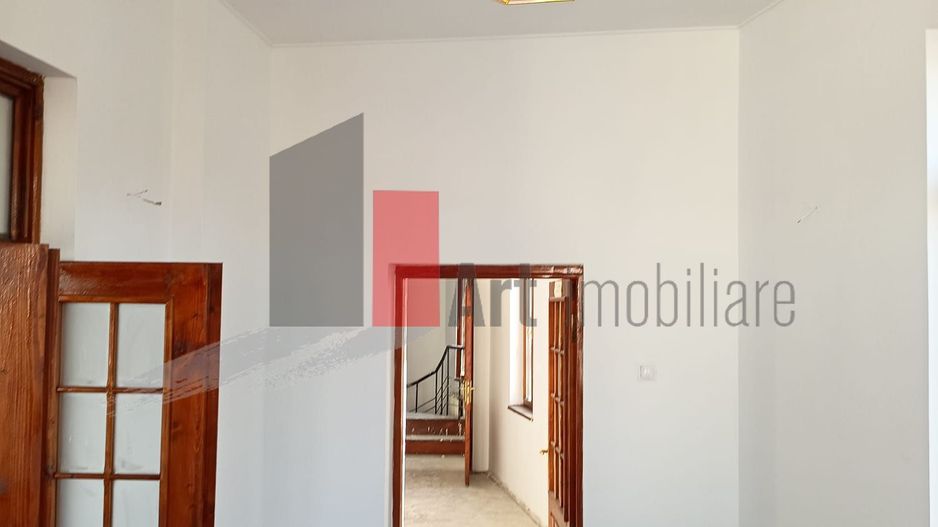 Vila  de inchiriat recent renovata - Poză 18