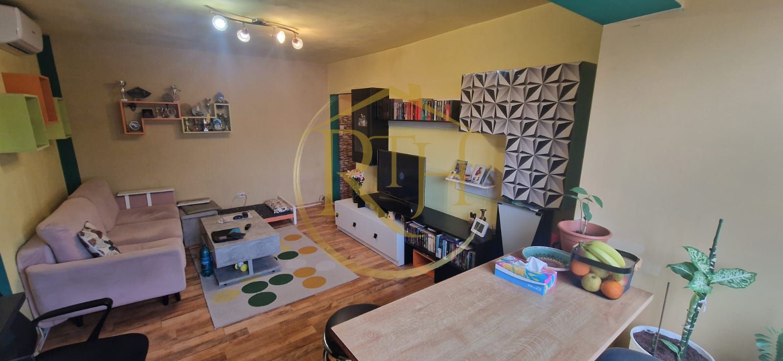 Vand apartament cu 4 camere in zona spitalul judetean,comision ,,0'' - Poză 1