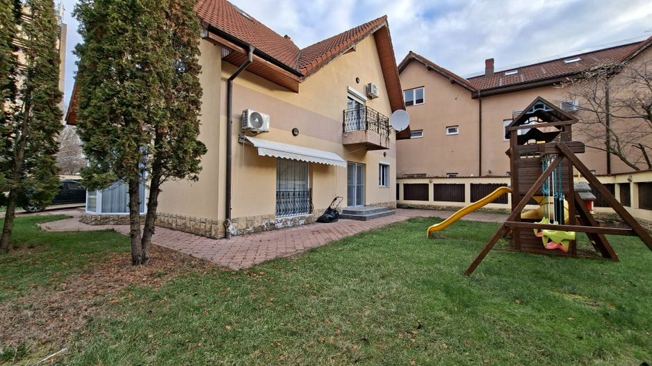 Vilă luminoasă I Gradina mare si loc de joacă privat I Iancu Nicolae - Poză 1