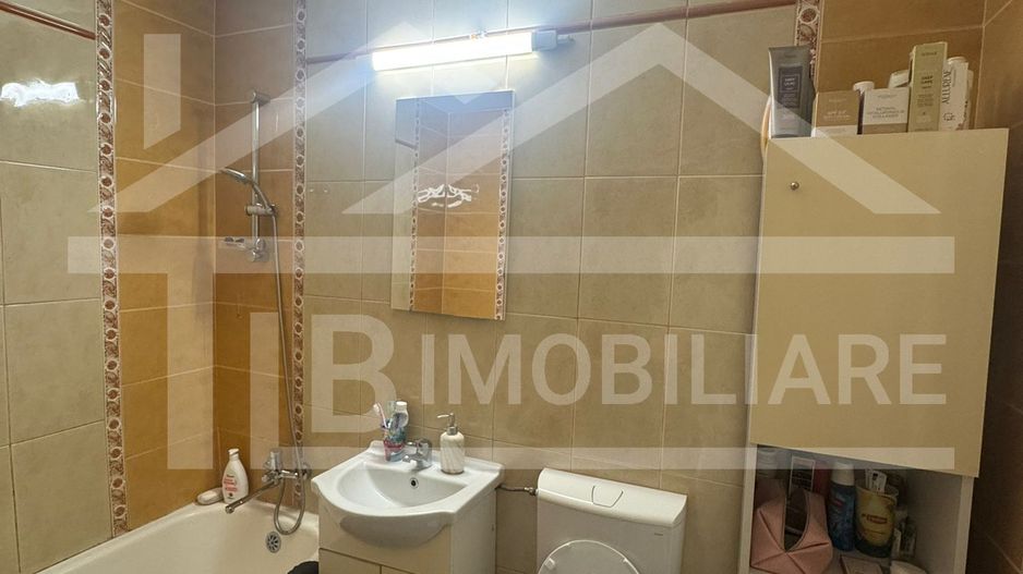 Apartament cu 3 camere, 70 mp, decomandat, garaj, Zona Fortuna - Poză 11