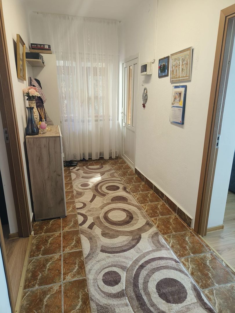 Casa singur in curte zona Astra - Poză 4