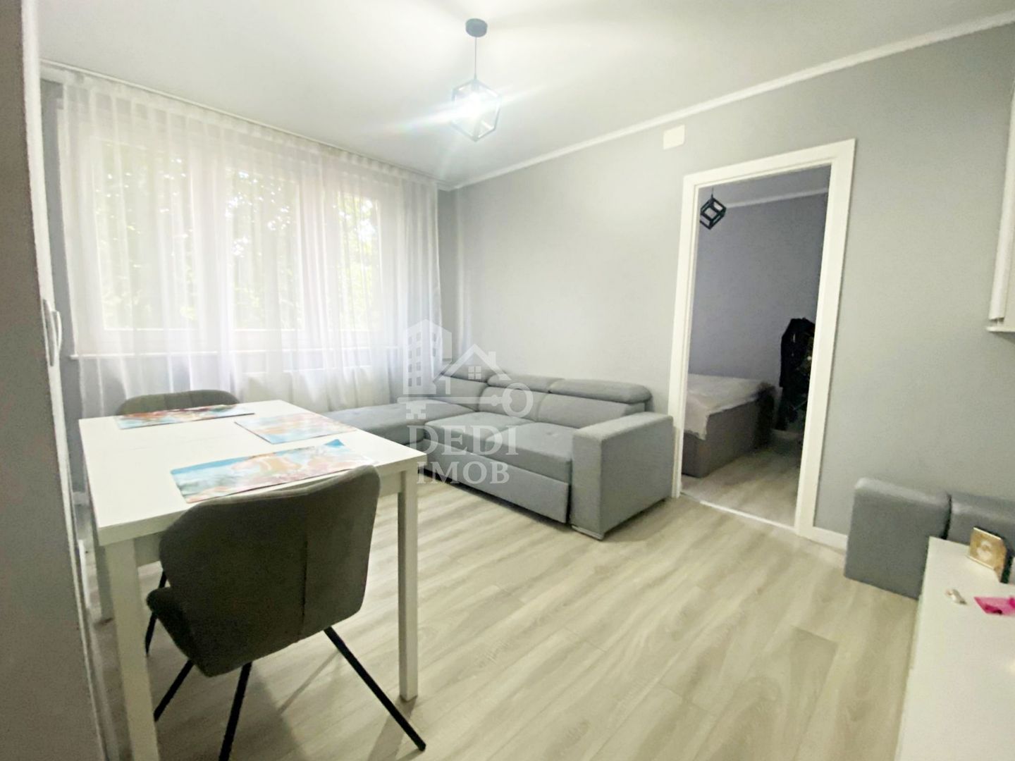 Apartament cu 2 camere de vanzare zona Rogerius, Oradea - Poză 1