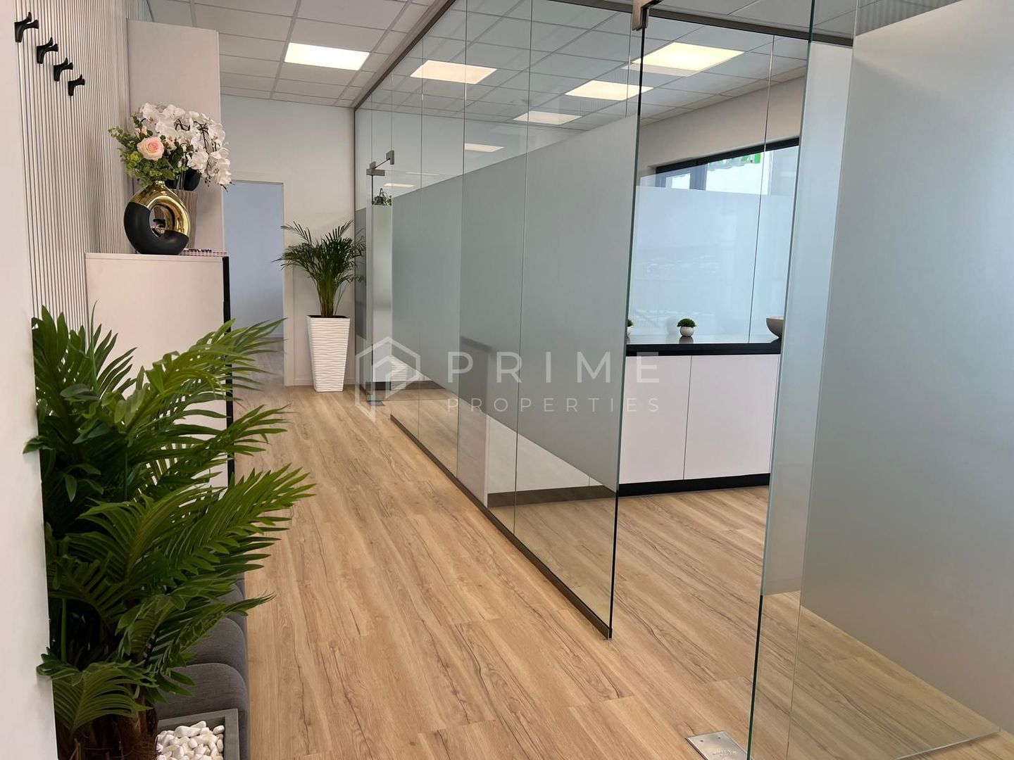 Spatiu premium pentru beauty și self-care, în clădire nouă, în Tudor - Poză 1