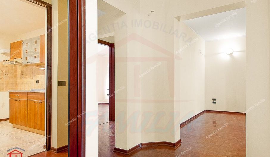 Apartament 3 camere dec in Galati Micro 21 vedere la Dunare langa turn - Poză 13