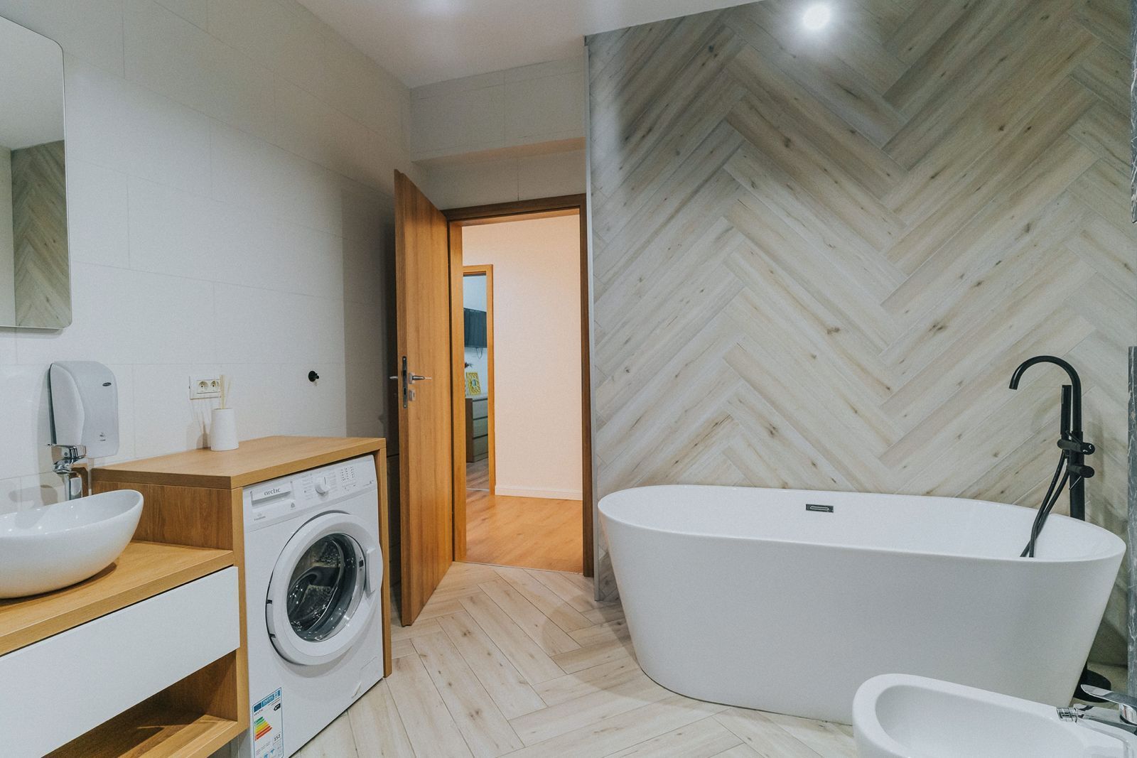 3 camere, ultracentral, Oradea. 205 000 E + TVA. Comision 0 - Poză 18