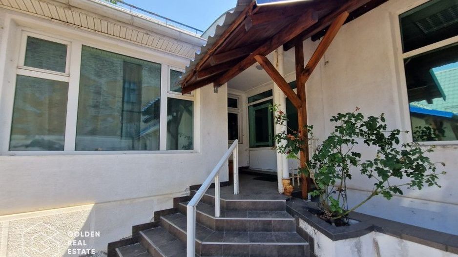 Casa 3 camere, mobilata, zona centrala, loc de parcare in curte - Poză 9